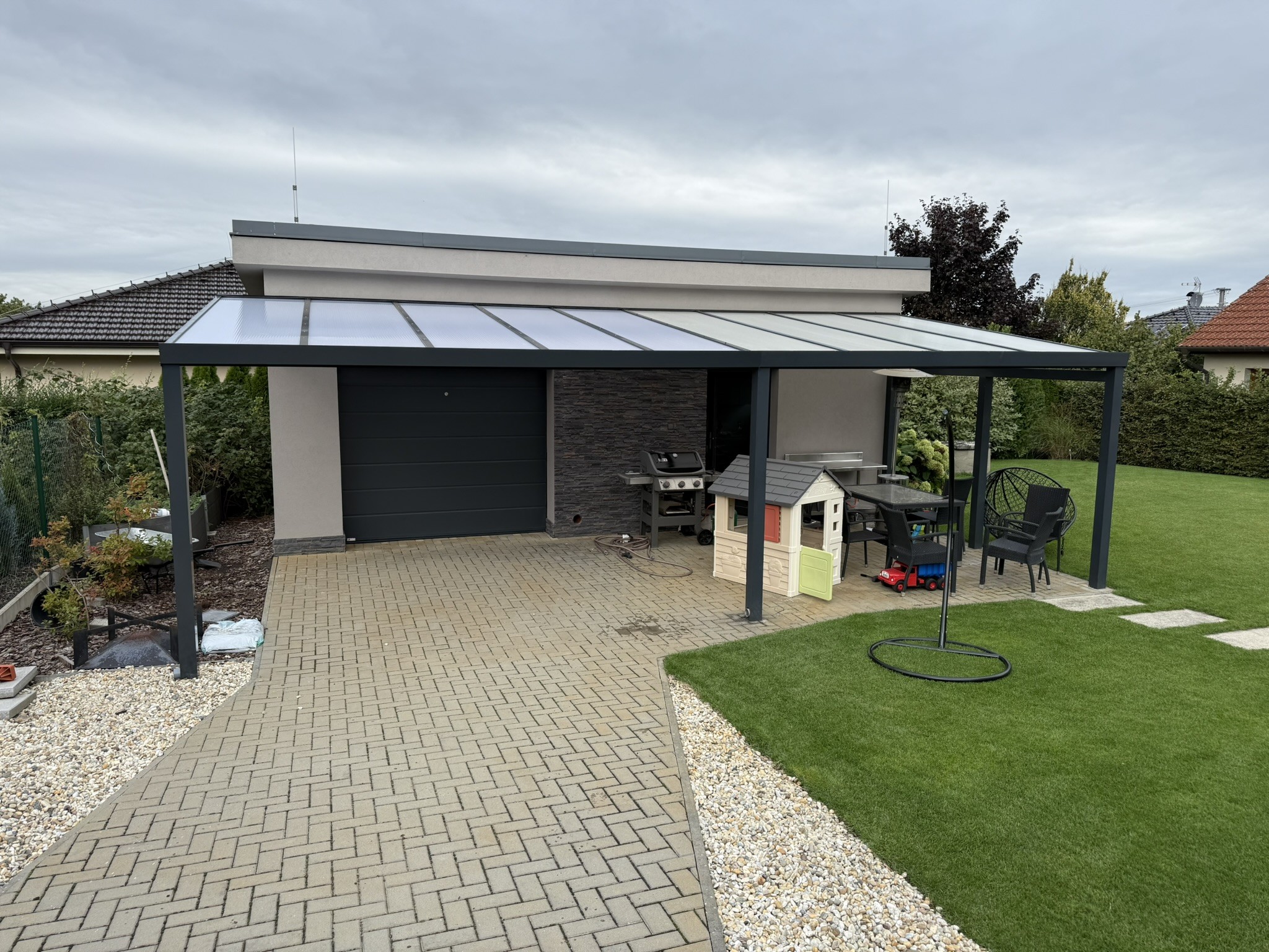 Hliníková pergola jako pracovní prostor na home office