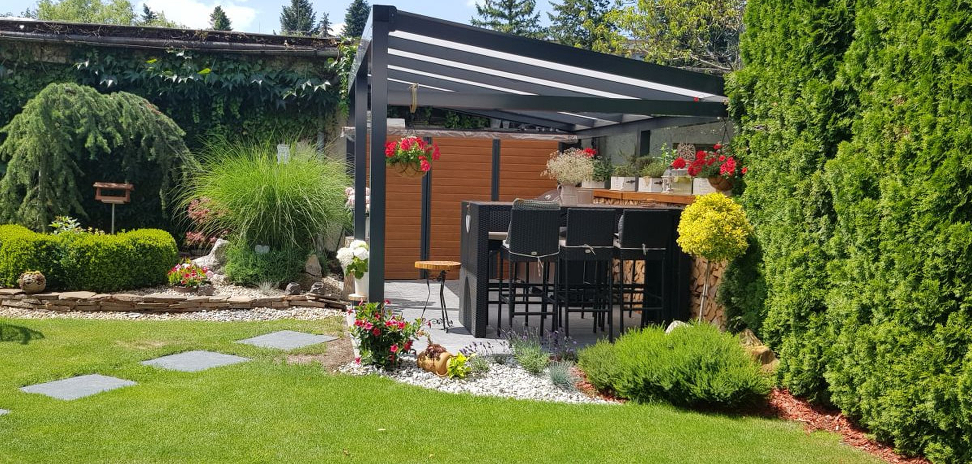 Ozdobená hliníková pergola