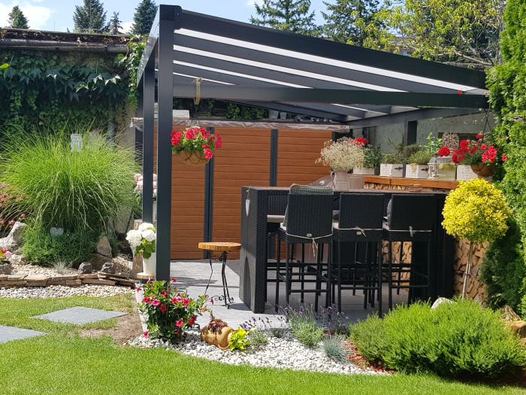 Ozdobená hliníková pergola